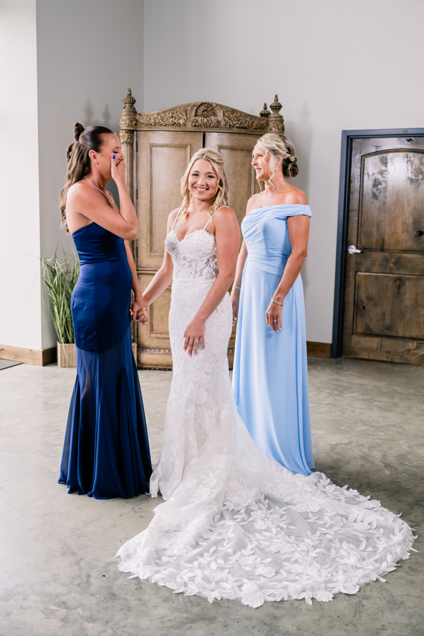 Capital-Bluffs-Event-Center-Morgan-Lee-Photography-Jefferson-City-Missouri-Wedding-Photographer
