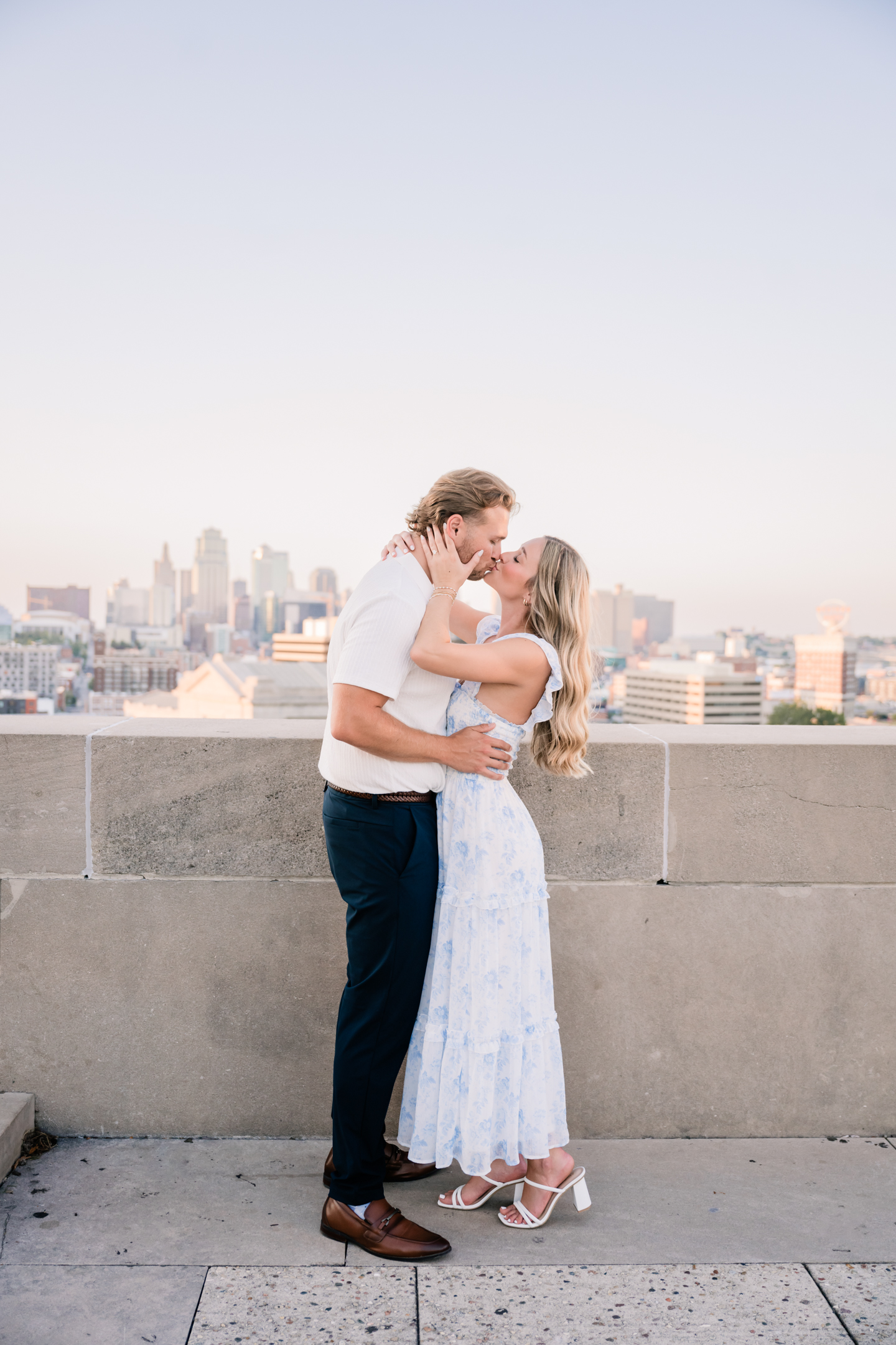 Liberty- WWI-Memorial-Kanas-City-Engagement-Session-Morgan-Lee-Photography-Kansas City-Missouri-Enagement-Photographer