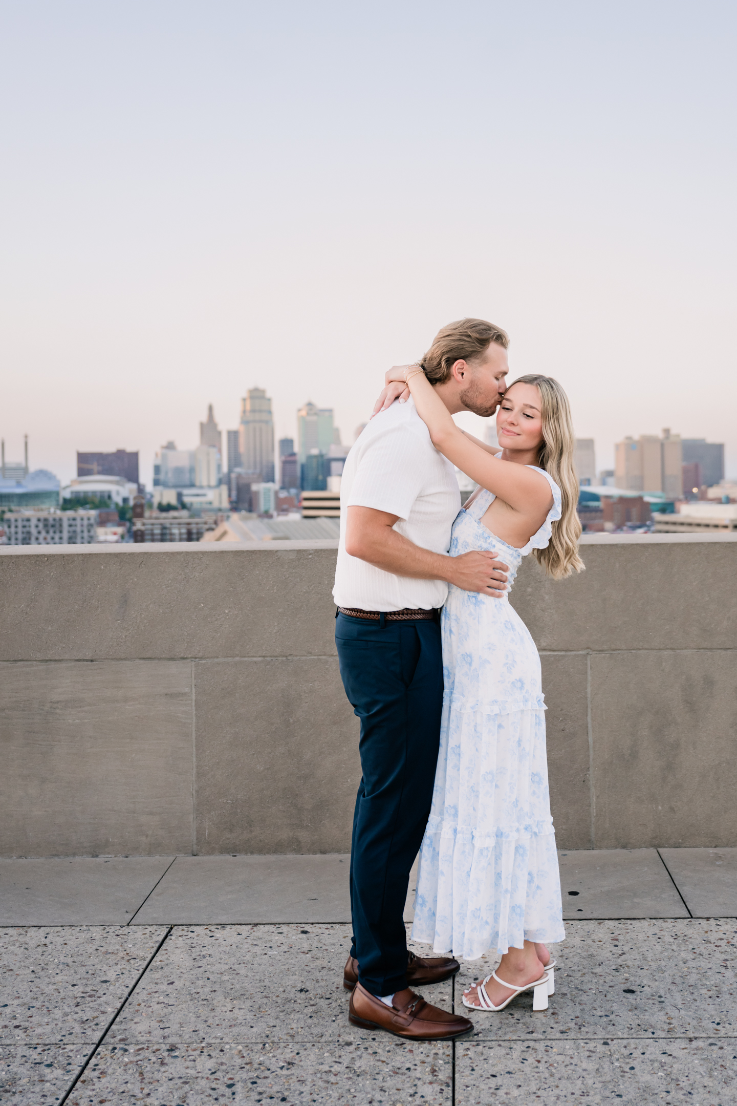 Liberty- WWI-Memorial-Kanas-City-Engagement-Session-Morgan-Lee-Photography-Kansas City-Missouri-Enagement-Photographer