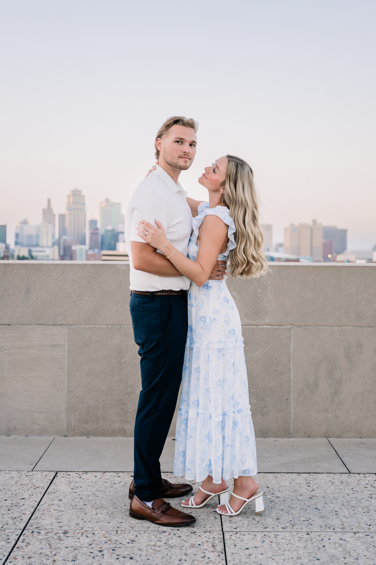 Liberty- WWI-Memorial-Kanas-City-Engagement-Session-Morgan-Lee-Photography-Kansas City-Missouri-Enagement-Photographer