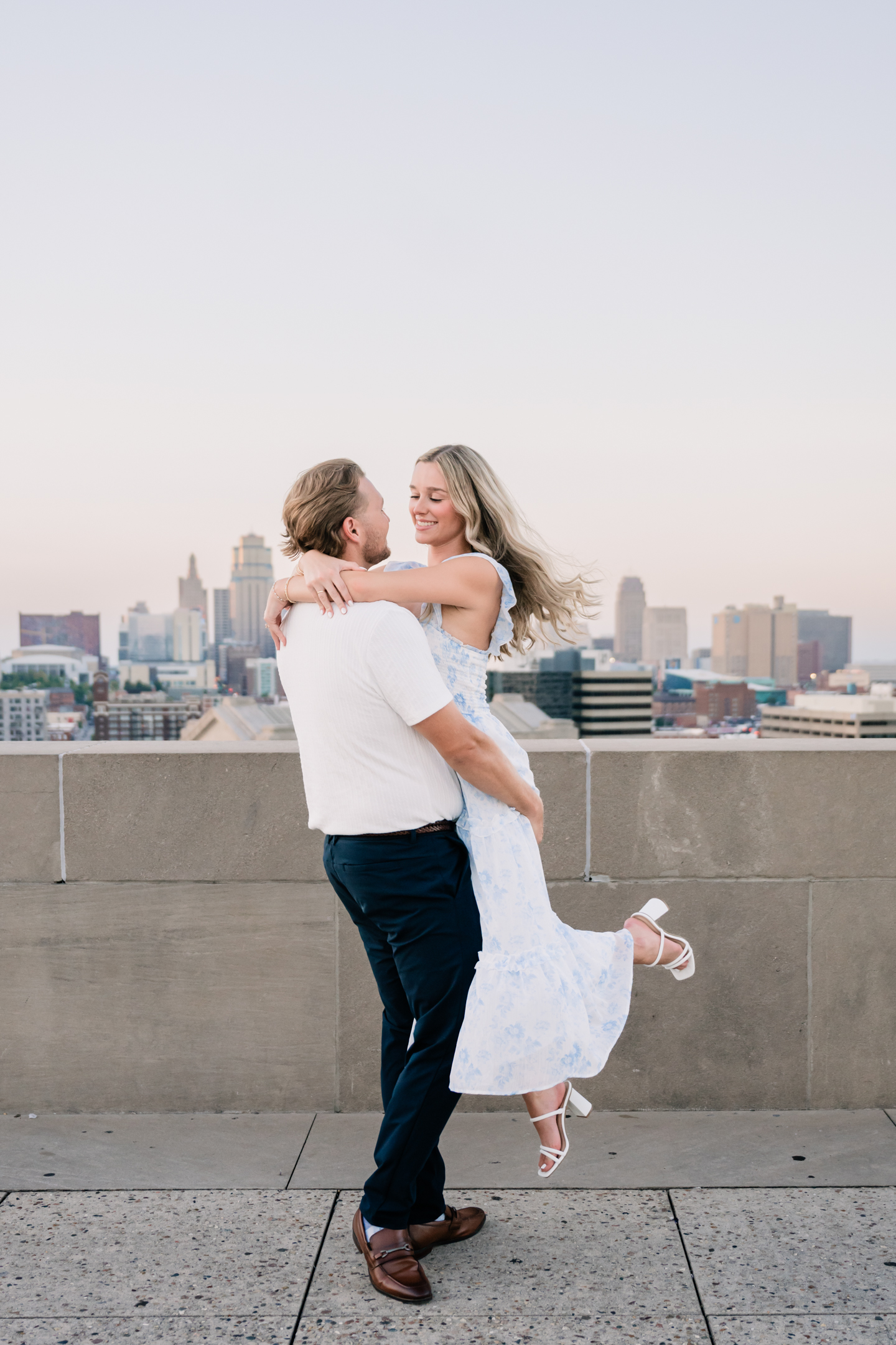 Liberty- WWI-Memorial-Kanas-City-Engagement-Session-Morgan-Lee-Photography-Kansas City-Missouri-Enagement-Photographer