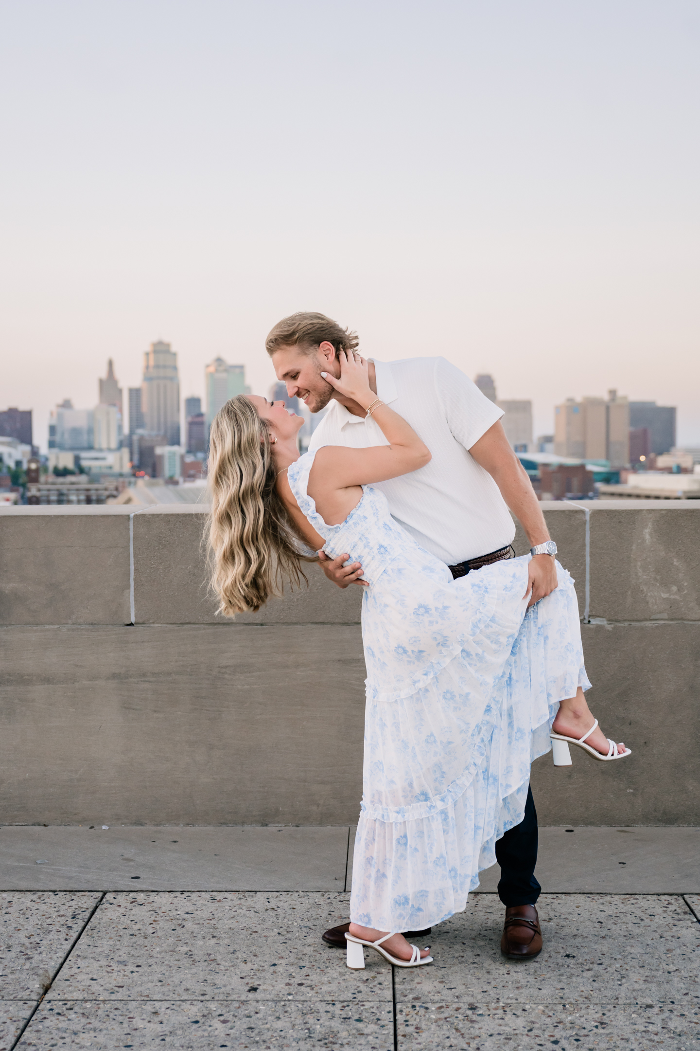 Liberty- WWI-Memorial-Kanas-City-Engagement-Session-Morgan-Lee-Photography-Kansas City-Missouri-Enagement-Photographer