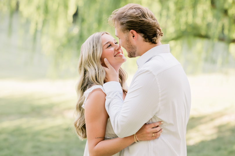 Loose-Park-Kanas-City-Engagement-Session-Morgan-Lee-Photography-Kansas City-Missouri-Enagement-Photographer